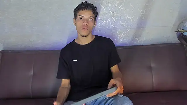 jhojan foxxx  online show from October 18, 7:30 pm