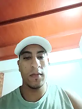Andresreyes2000 online show from October 13, 9:04 am