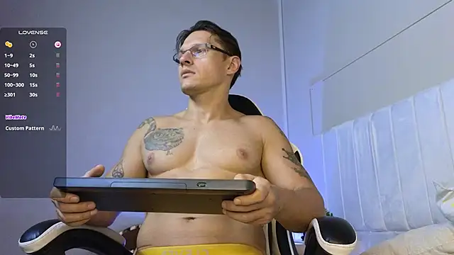 Justin valverde online show from November 2, 2:49 am