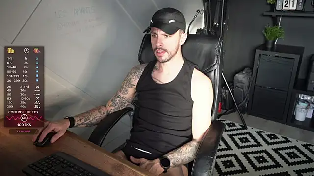 monsieurguitsxxx online show from February 16, 3:21 pm