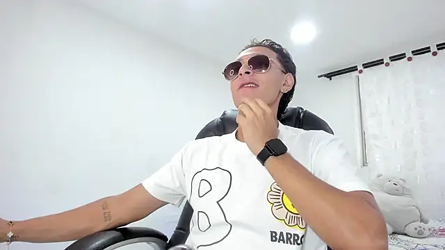 Hayden Boy  online show from October 16, 2:03 pm