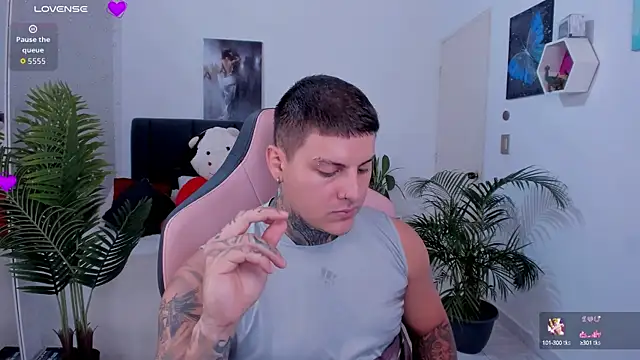 dirty boy0 online show from October 17, 4:55 pm