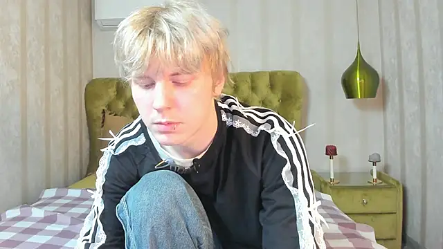 KevinMilky online show from October 17, 2:43 pm