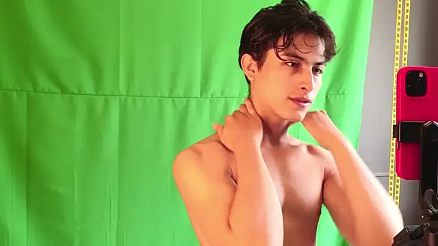 Aaron Eze online show from June 3, 2:08 pm