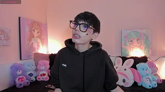 Strawberry Kitty  online show from February 15, 7:03 am