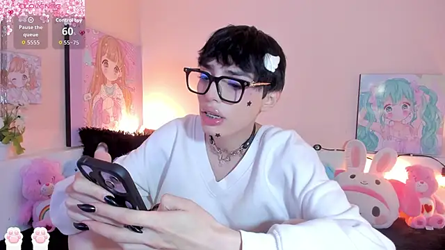 Strawberry Kitty  online show from February 8, 4:29 am