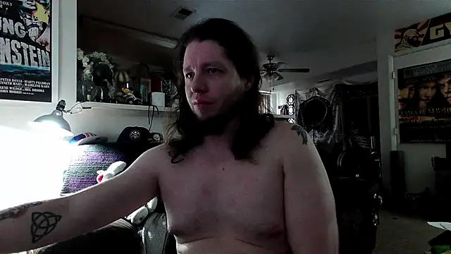 biggerisbetter12 online show from October 31, 7:39 pm