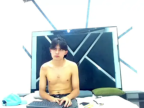 Tom 0001 online show from October 28, 10:01 pm