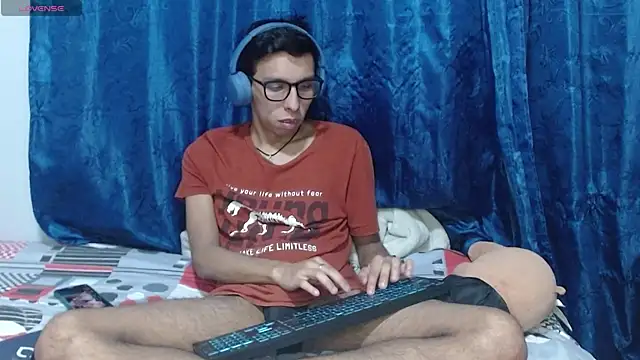 DavTwink3100 online show from April 2, 1:47 am