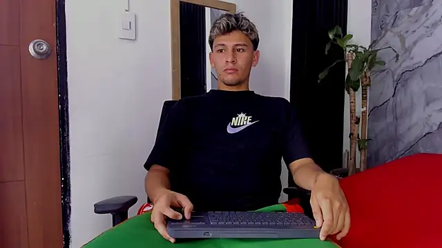 Alan-Smith1 online show from November 11, 7:41 pm