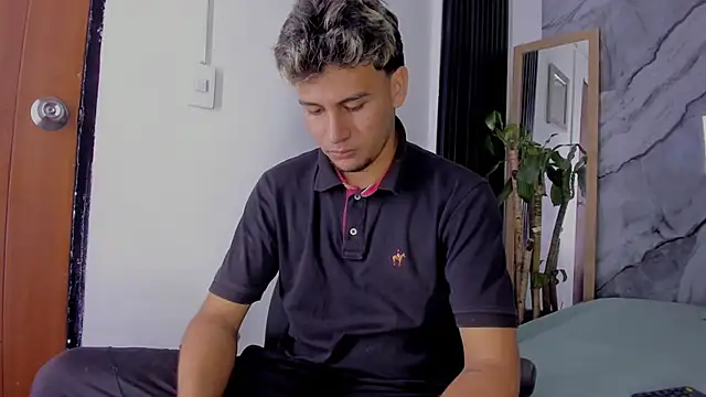 Alan-Smith1 online show from November 17, 7:39 pm