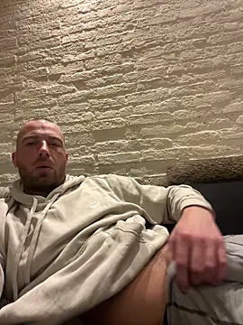 Rotteei1 online show from February 15, 9:07 am