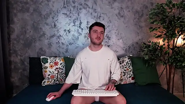 Ethan  S online show from December 17, 3:50 am