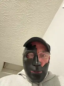 Kneetoe2025 online show from November 21, 8:46 am