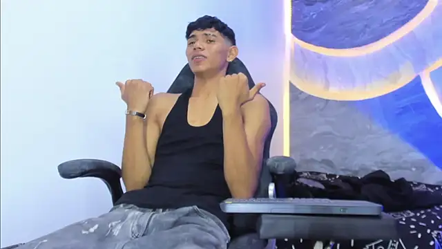 Sex Boy 33  online show from December 14, 6:20 am