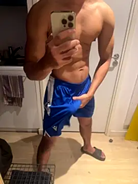 bigDickParis92 online show from October 29, 12:02 am