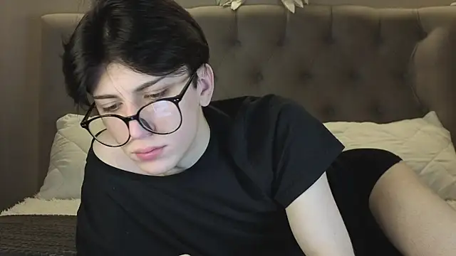 Oliver star boy  online show from January 9, 1:27 pm