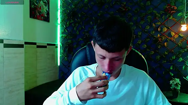 Garuo 18 online show from December 19, 2:41 am