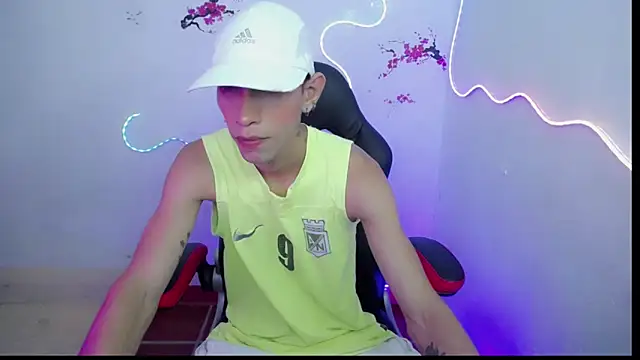 The latin boy online show from November 20, 7:56 pm