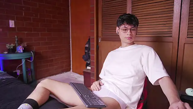 estmonnn online show from January 13, 1:59 pm