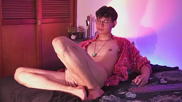 estmonnn online show from February 12, 4:40 am