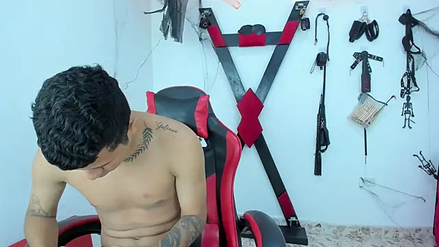 Steven19 LatinBoy online show from November 4, 12:39 pm