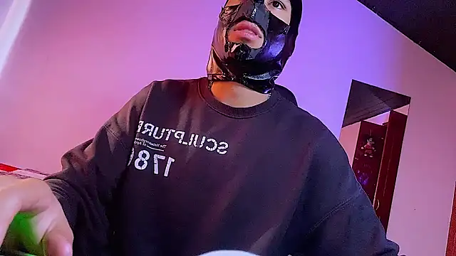 3v1l online show from May 8, 9:04 pm