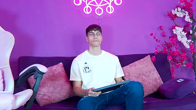 AlessioVitale online show from November 24, 12:06 pm