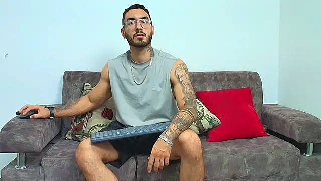 thebadboys05 online show from June 18, 12:01 am