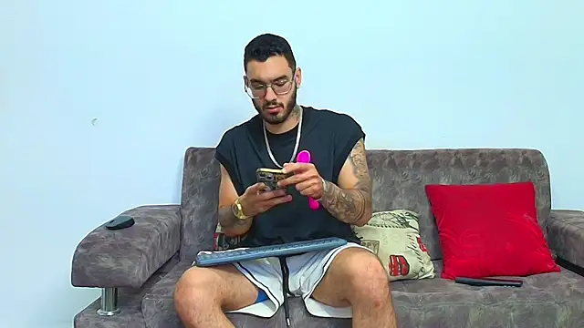 thebadboys05 online show from June 19, 6:08 am