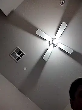 m8je online show from November 17, 9:12 am