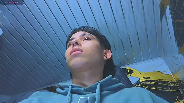 Suarezz10  online show from November 24, 10:05 am