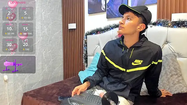 Elian Julian online show from November 17, 9:07 pm