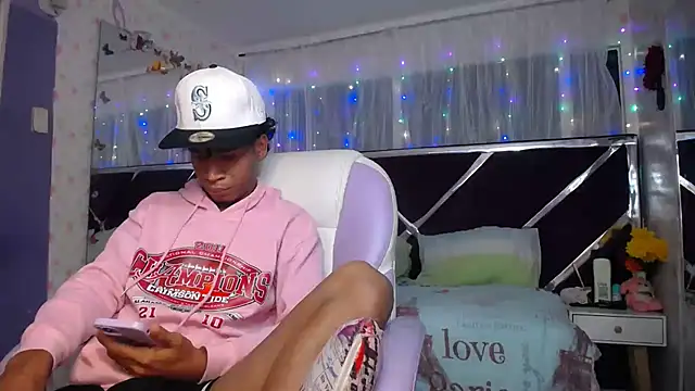 Santy bigcock 01 online show from April 28, 12:10 pm