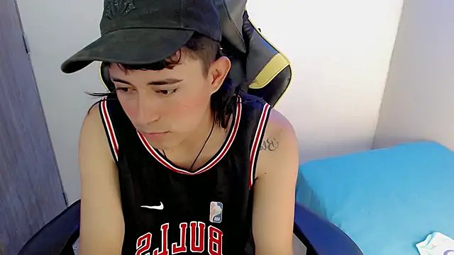 Tatann 18 online show from November 26, 8:34 pm