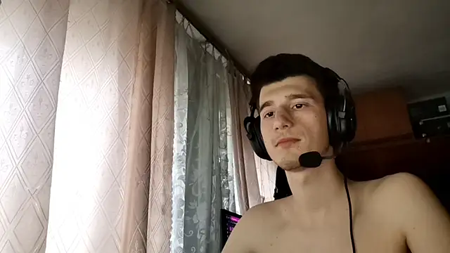 JamesLagerfeld online show from December 21, 7:05 am