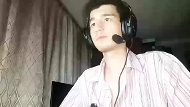 JamesLagerfeld online show from November 11, 1:43 am