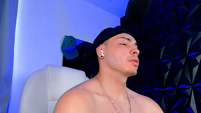 Maxwell Dupont online show from November 27, 8:12 pm