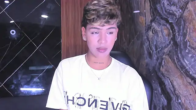 Timmy Kiing  online show from November 22, 8:41 pm