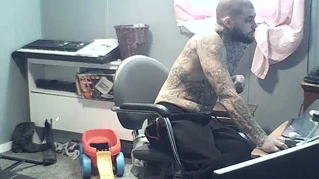 trickydickydaddy online show from November 30, 8:44 pm