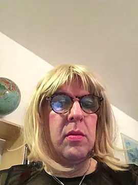 simone xdressing online show from February 10, 12:30 am