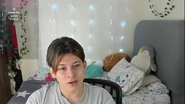 Felix kitty online show from November 26, 8:01 pm