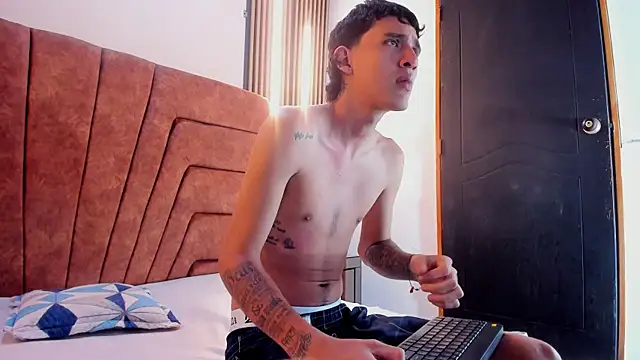 Xanderr owen2 online show from December 19, 3:47 am