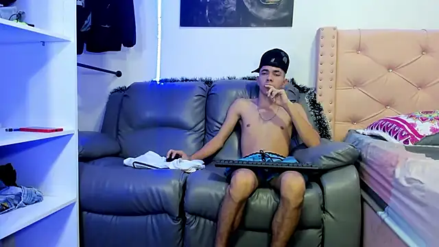 alejoSteele online show from November 23, 12:10 am