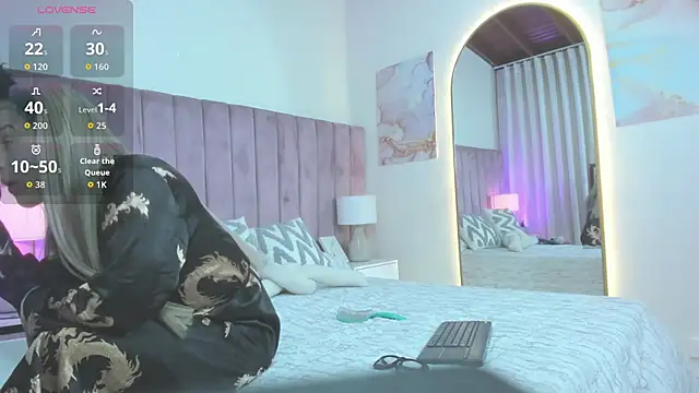 Valentino moretti online show from March 3, 11:39 am