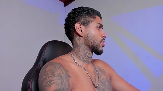 LuigiVitale 1 online show from November 25, 7:54 am