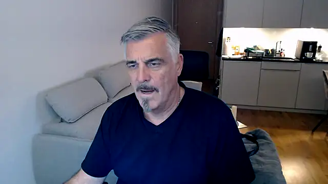 Buidapest online show from February 14, 5:52 pm