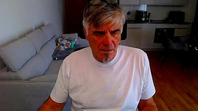 Buidapest online show from March 27, 8:26 am