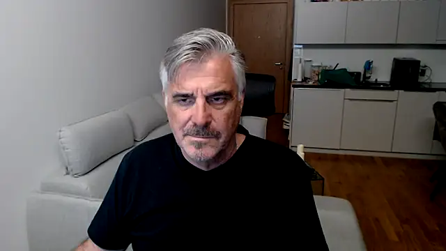 Buidapest online show from November 17, 1:52 am