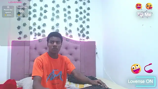 NoahJhonson69 online show from February 23, 11:56 am